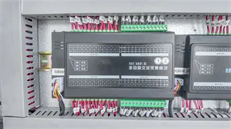 Integrated Solar-Wind Power Container for Communications