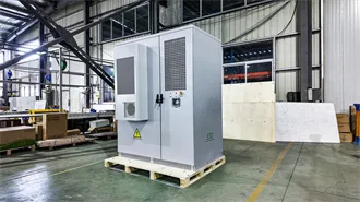 A Comparison of SolarEdge and Enphase: Pros and Cons