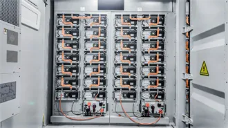 Integrated optimization of energy storage and green hydrogen