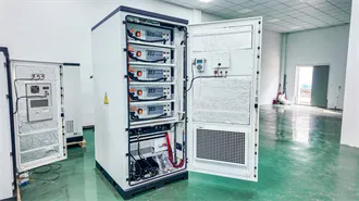 How Do Hybrid Power Systems Combine Solar, Batteries, and